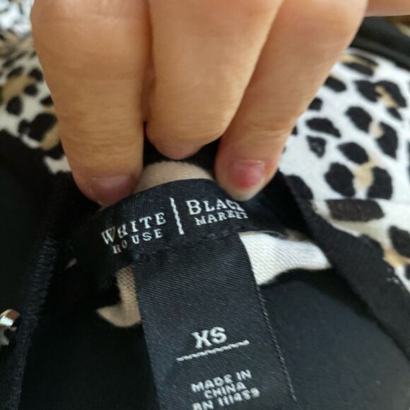 - White House Black Market black and leopard blouse in size XS - Picture 7 of 8